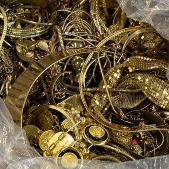 ⚜️ 2 LB High-End & Signed Jewelry Lot | Gold, Silver, Rhinestones, Pearls ⚜️ - Picture 3 of 8